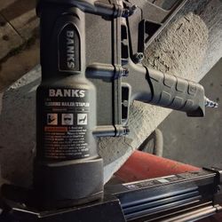 Buenas Bonita Barato  2 Pistolas De Aire Para Pisos De Madera 2 Por 150 La Marca De Las Pistolas  Banks