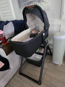 Nuna Mixx Bassinet + Stand