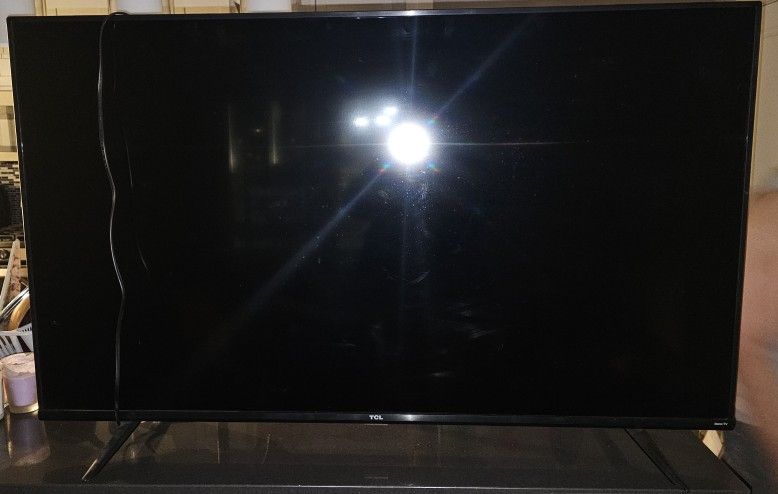 47 Inch TCL Flat Screen Roku HDTV