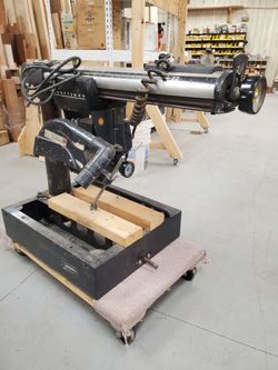 Radial arm saw
