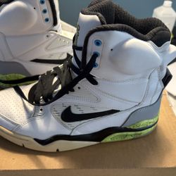 Nike Billy Hoyle, Money Cat, Adidas YEEZY Slides