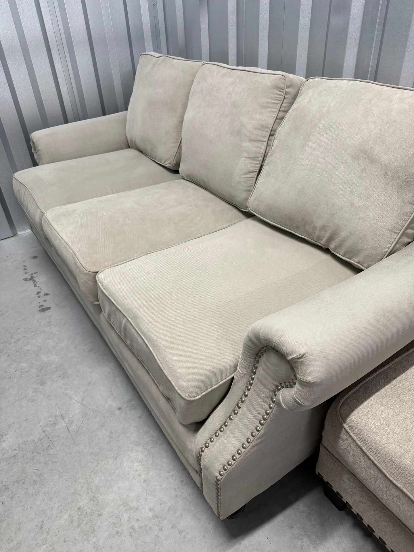 🚨Free Delivery. Sofa + Ottoman Set. Clean, Odor Free And Water Resistant 