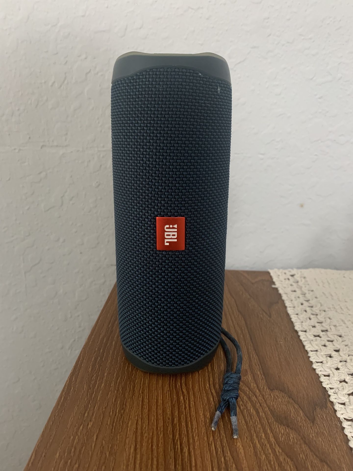 Jbl Flip 5 Speaker (send Offers)