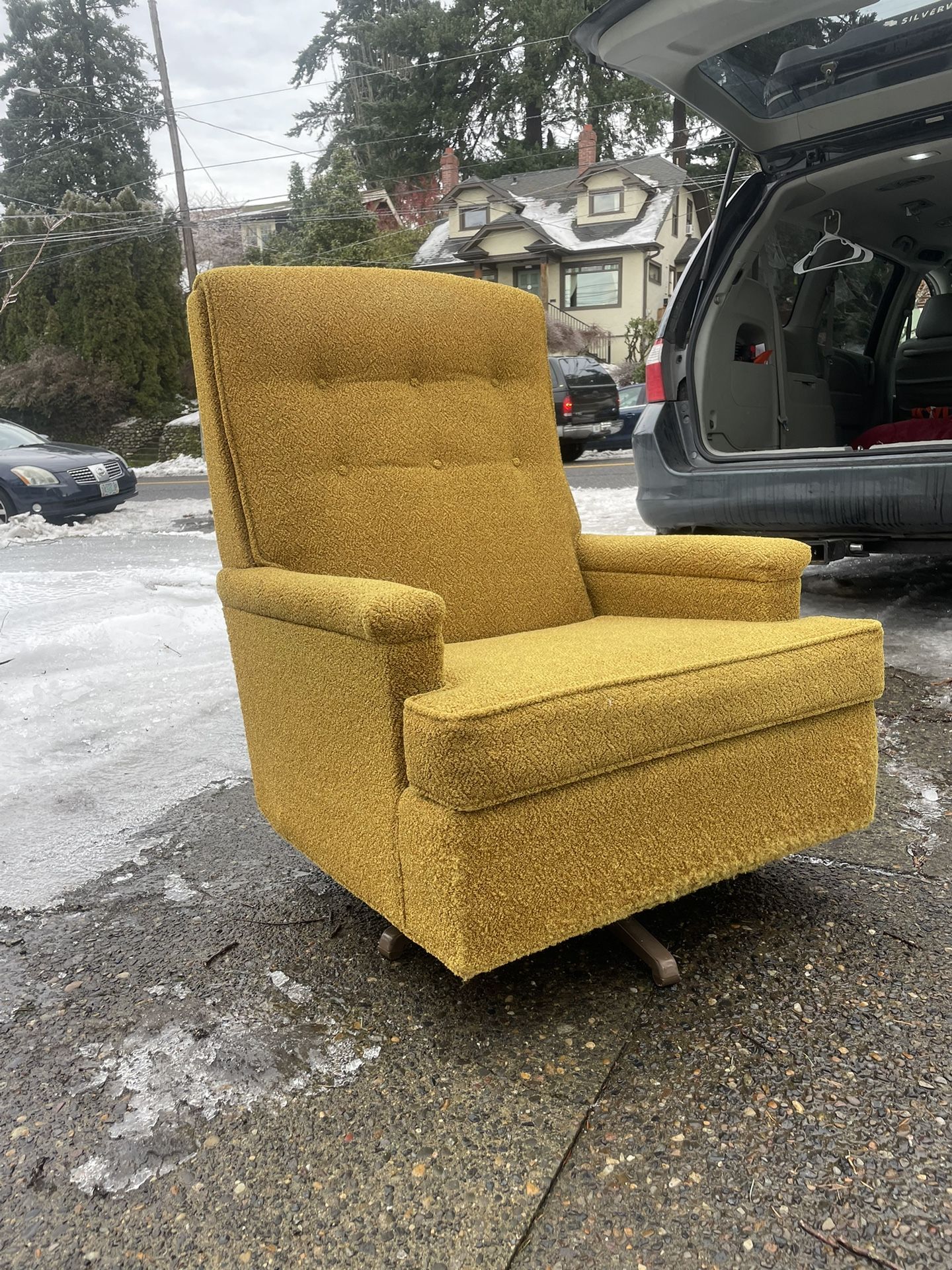 Golden Vintage Mid-century Modern Lounger