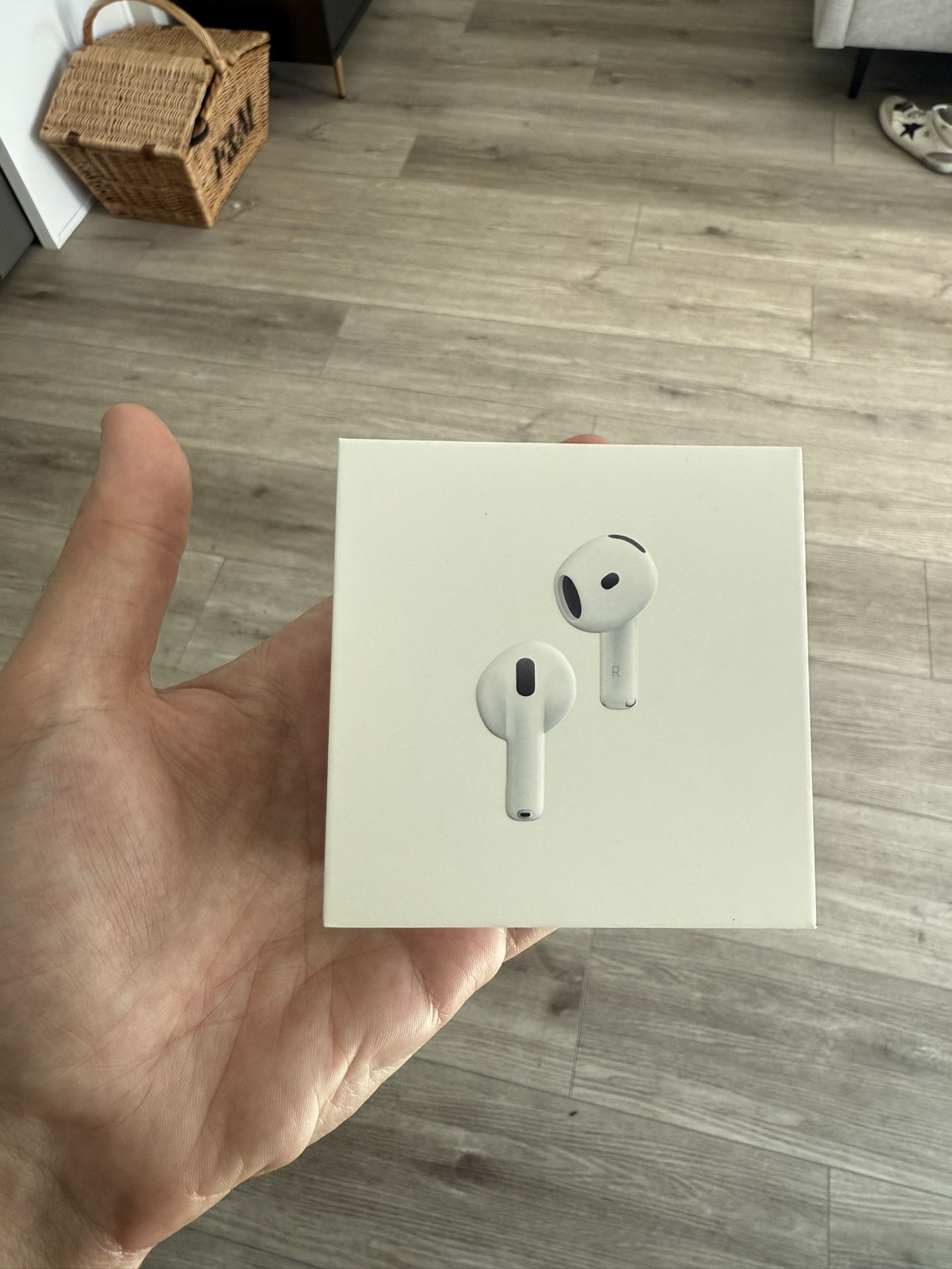 Airpods 4 - Active Noise Cancellation