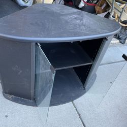 Tv Table  *No Scratches Or Cracks* Great Condition 