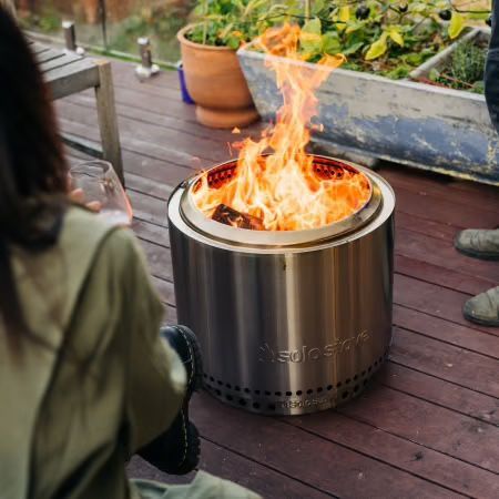 Solo Stove Bonfire Essential Bundle 2.0 – Smokeless Fire Pit, Stand, Lid