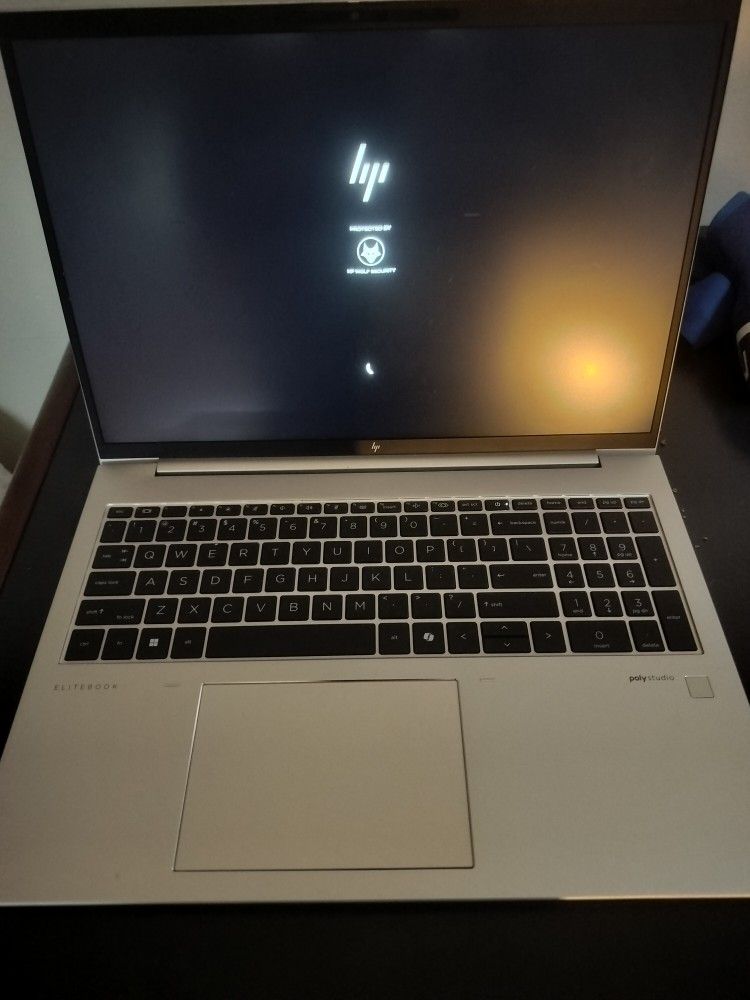 HP ELITEBOOK 860 G11 Wolf Security Business laptop (NO CHARGER) + free Asus Monitor