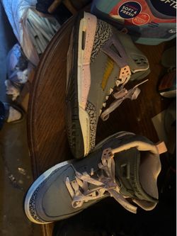 7 pairs of Jordans all size 7y(8 women) bundle deal