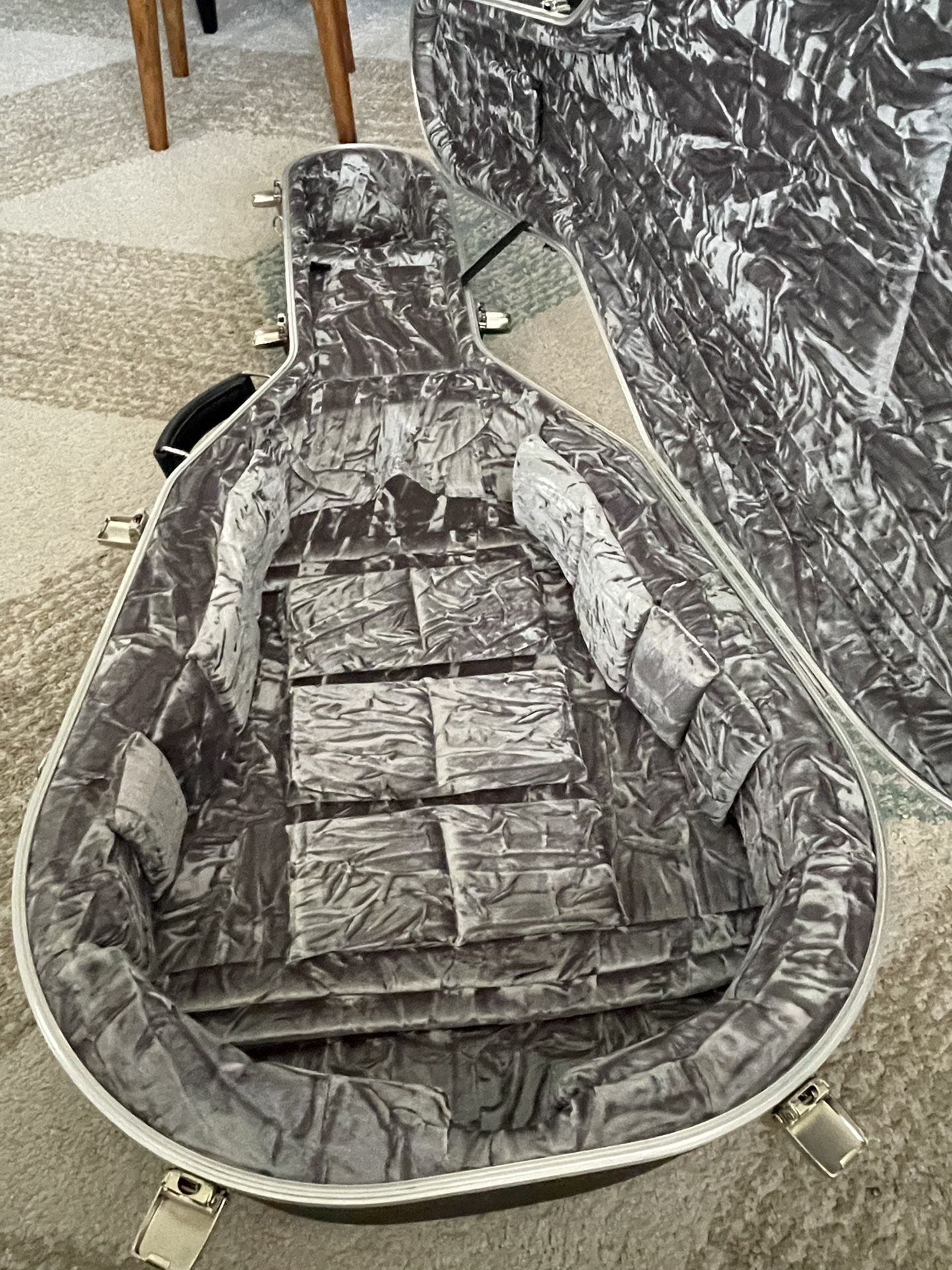 Hiscox Artist Series Guitar Case (Unused)