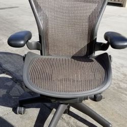 HERMAN MILLER AERON