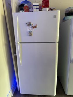 Insignia Fridge+Freezer combo