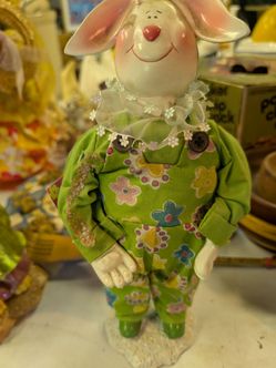 Vintage porcelain rabbit