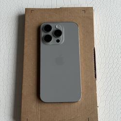 Apple iPhone 15 Pro - 512 GB - Natural Titanium (Unlocked)