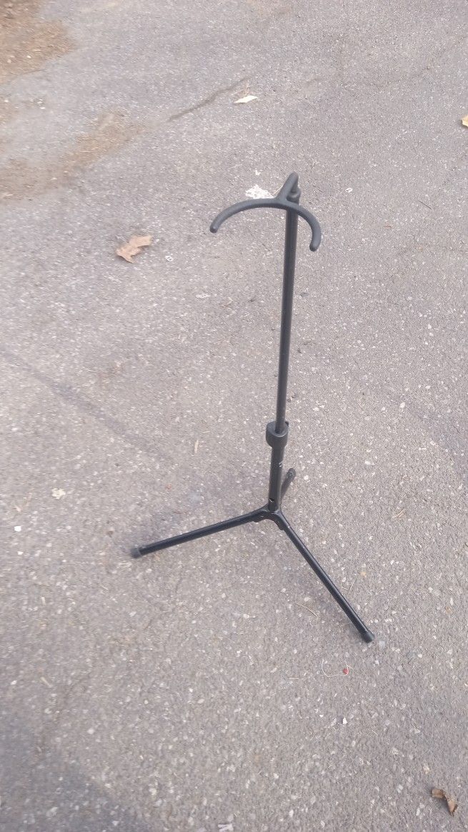 First Act Guitar Stand