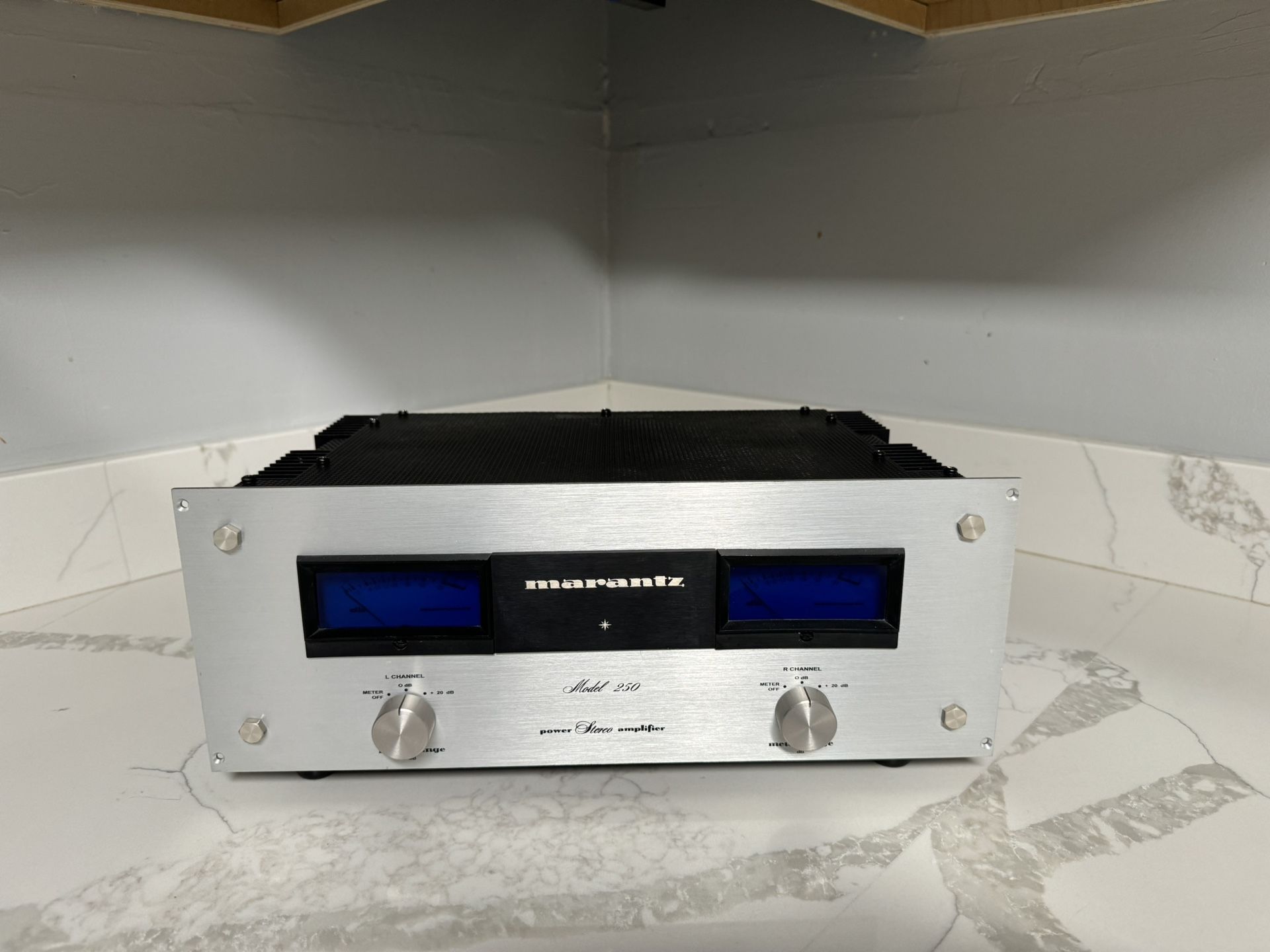 Marantz Model 250 Power Amp (Please Read)