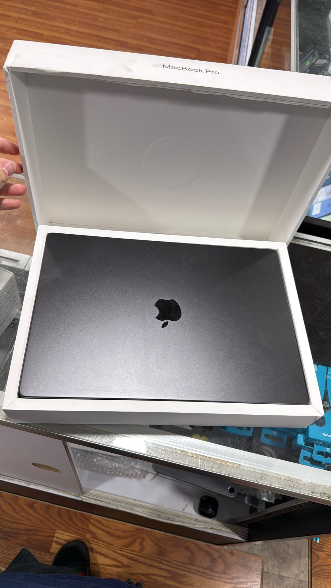 MacBook Pro 16inch M3 Pro 18gb 512ssd 2024