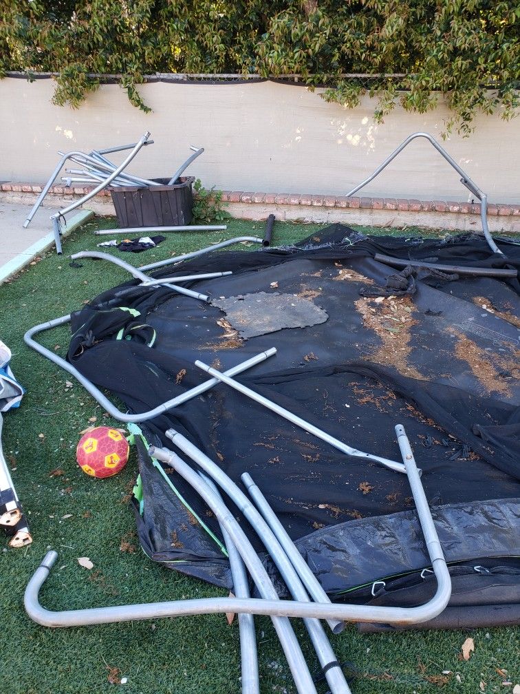 Free Scrap Metal. Freezer And Dishwasher Work But Old for Sale in