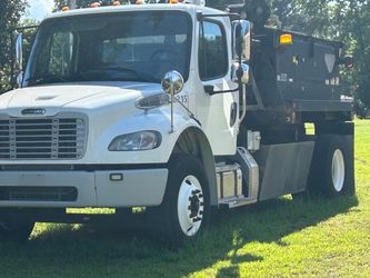 2017 FREIGHTLINER Business Class M2 106**LOW MILES**