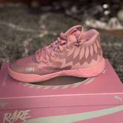 Lamelo basketball Shoes Mint Condition 