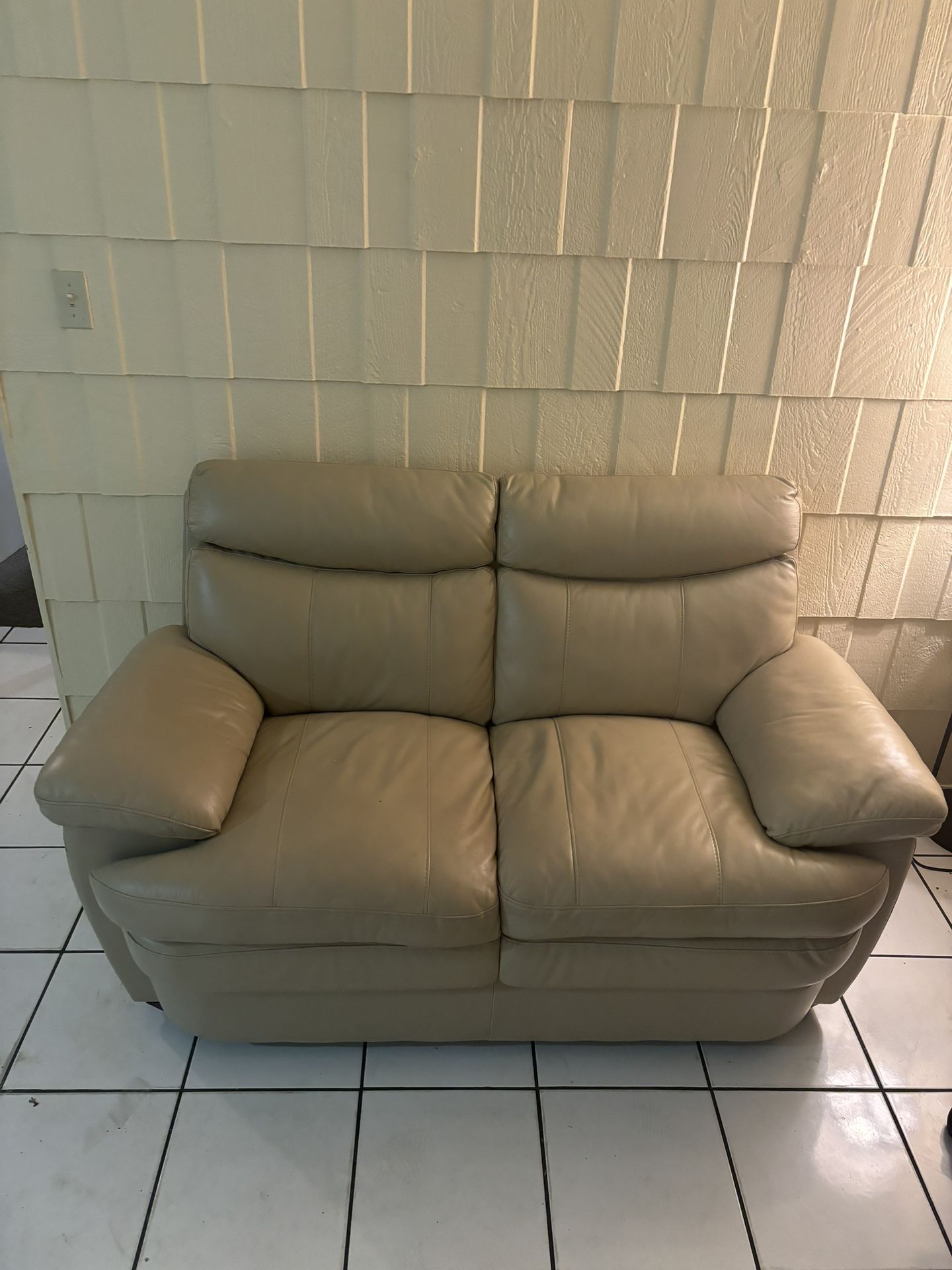 Loveseat 