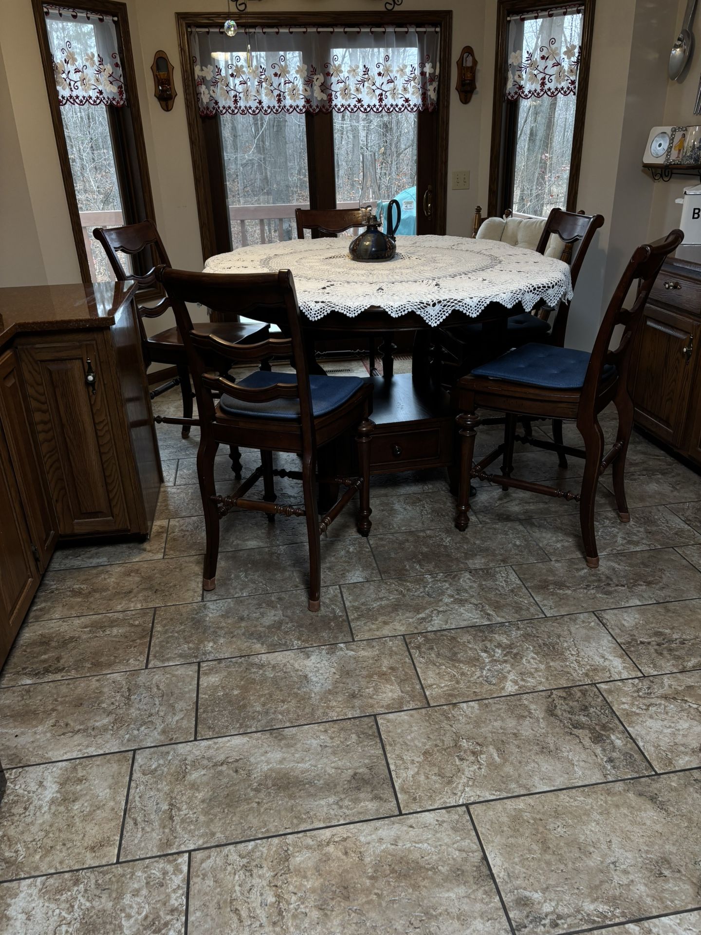 Large Table And 5 Chairs $295 Cash Only On Pickup