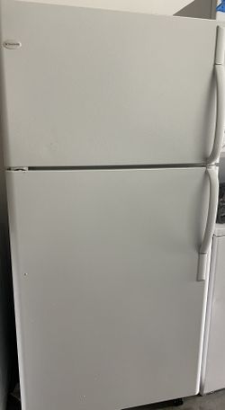Frigidaire refrigerator in very good condition