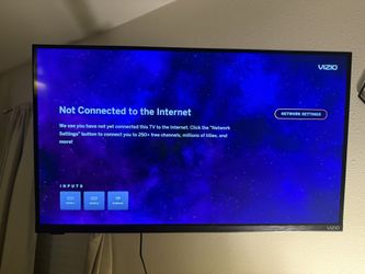 Brand New 32 inch Vizio TV (remote and mount included)