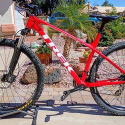 29 inch Trek Marlin 6 mountain bike 2024