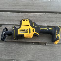 New 20v Dewalt Atomic Brushless Saw Only