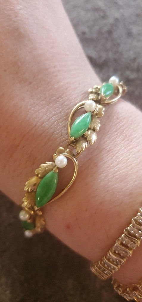 Beautiful Vintage 14k Gold Jade Pearl Bracelet.