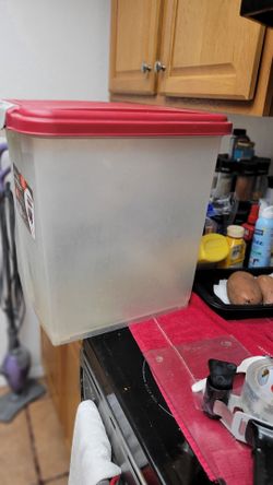 33 Qt WHEELED STORAGE