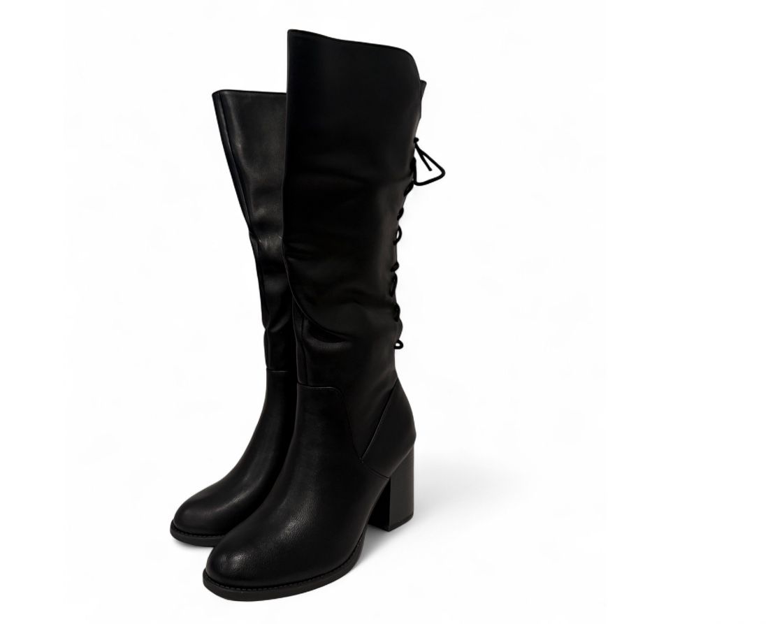 NEW Black Boots Woman’s Size 7.