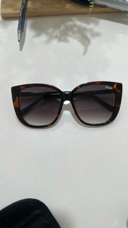 QUAY Sunglasses 