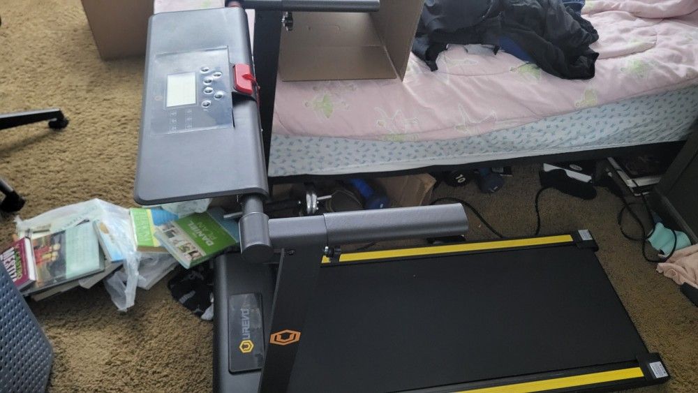UREVO compact Treadmill / Walking Pad