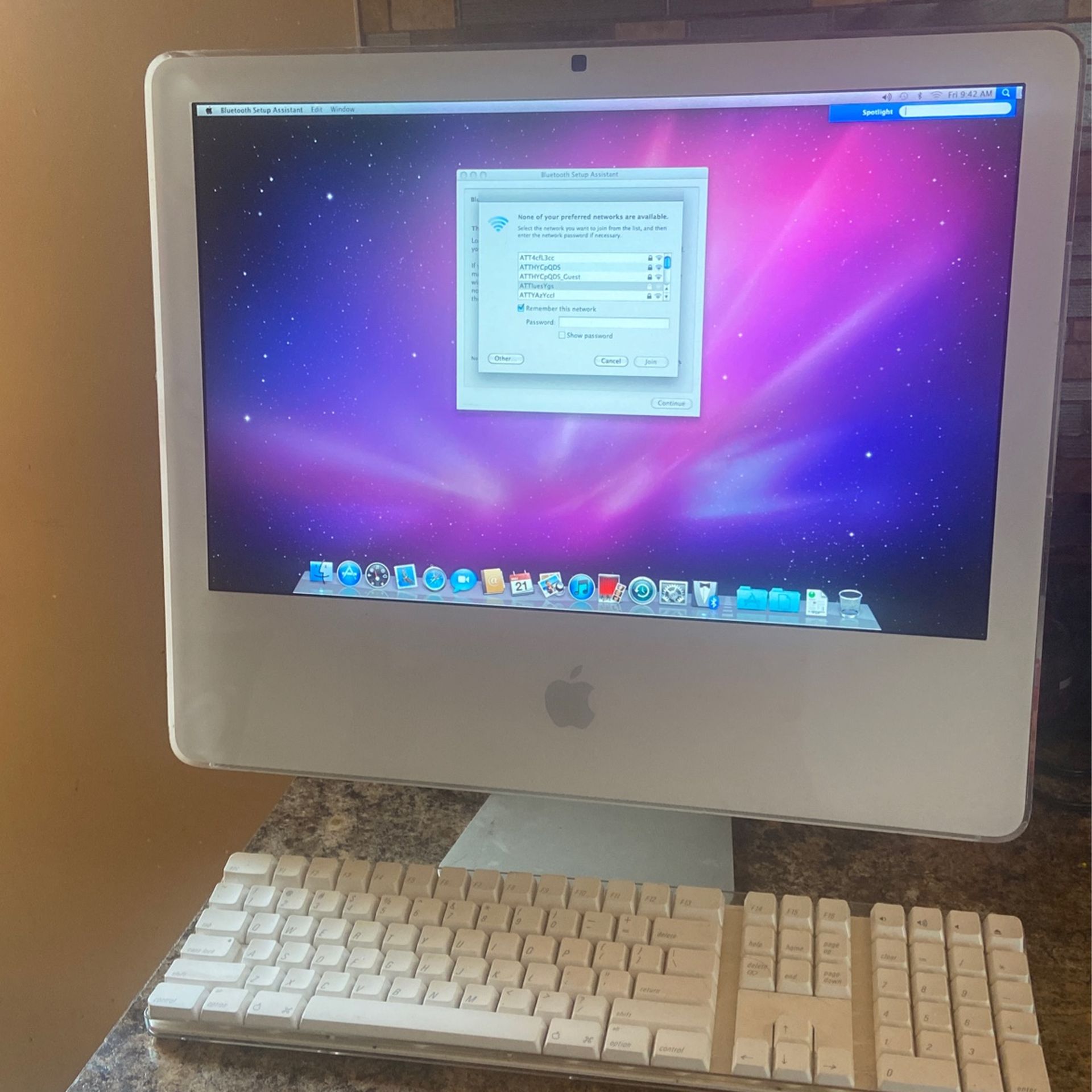 Nice 20 and screen Apple computer