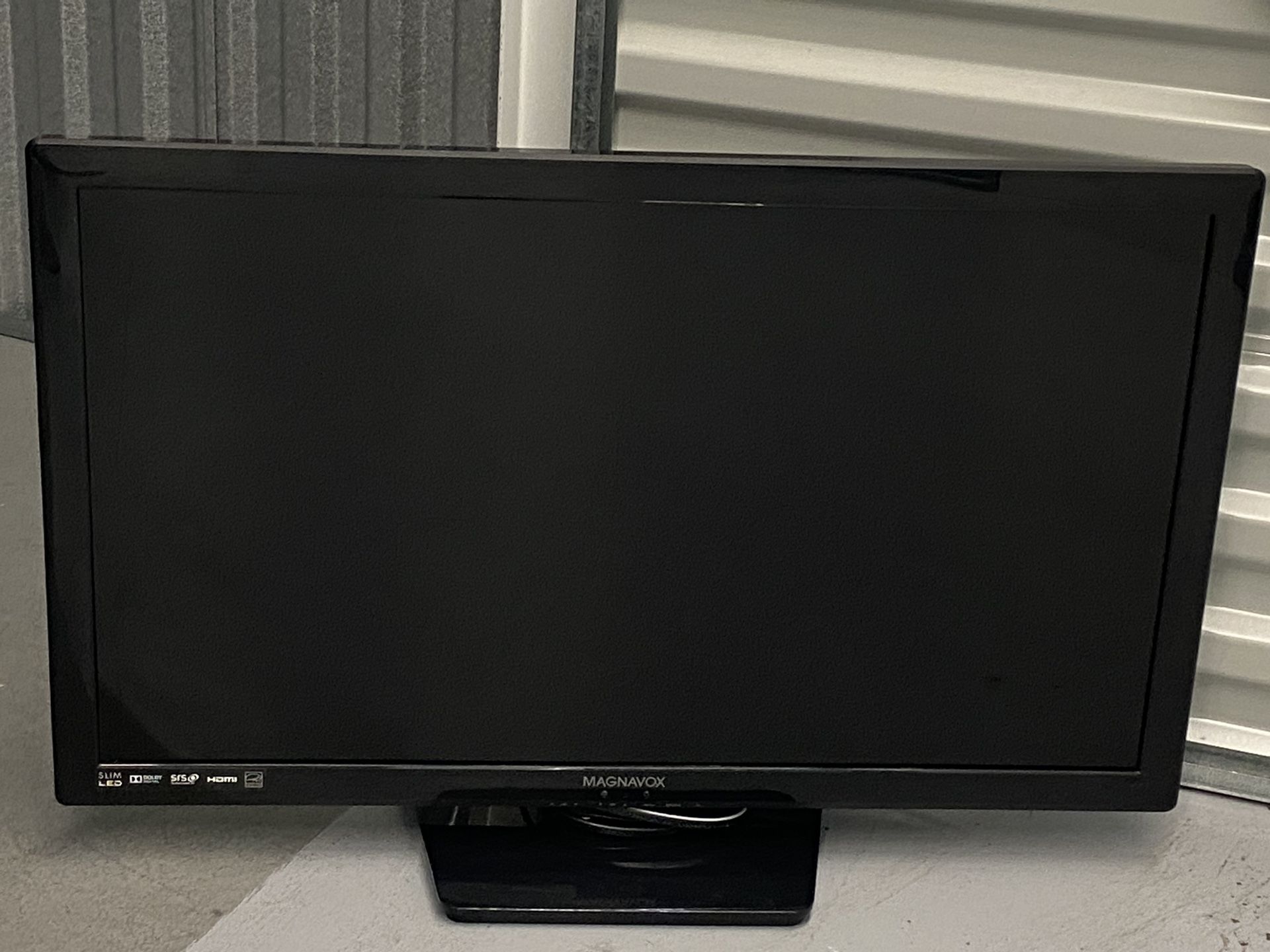 MAGNAVOX 29” LCD HDTV TV - 2015