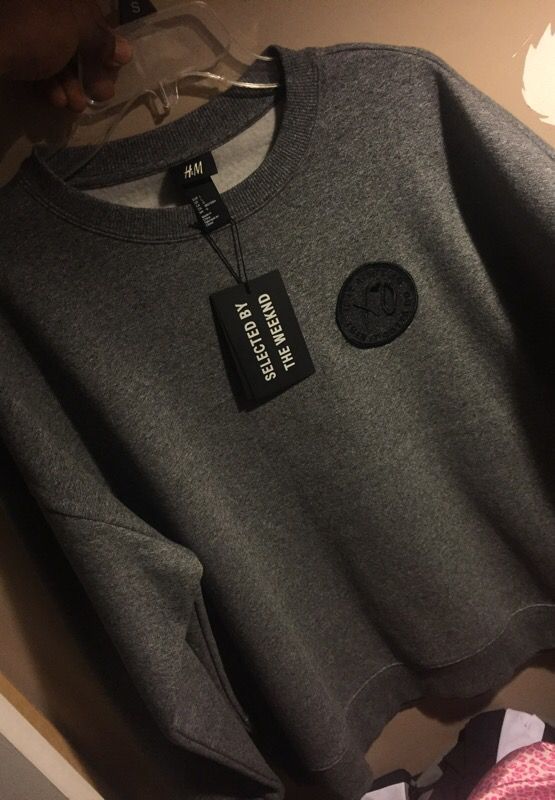 H&M SWEATER (XO) THE WEEKEND SIZE L