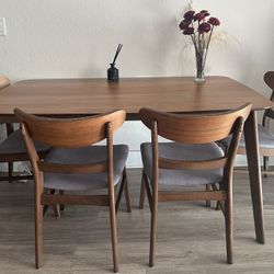 Dinning Table + 4 Chairs 