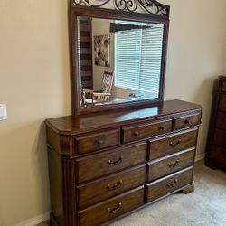 Queen Solid Wood Bedroom Set