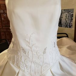 Wedding Gown White Sleevless With Shawl Wrap