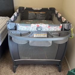 Graco Pack n Play(Portable) With Bassinet And Diaper Changing Station