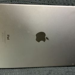 Apple I Pad White (NOT A MINI)