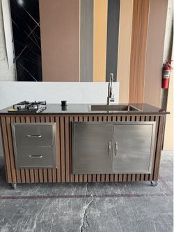 Outdoor Kitchen Island with Sink and Burners