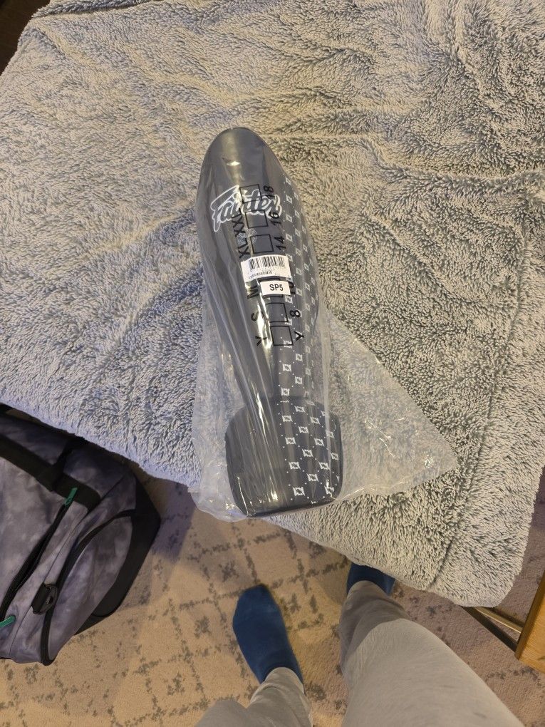 Fairtex SP5 shin guards
