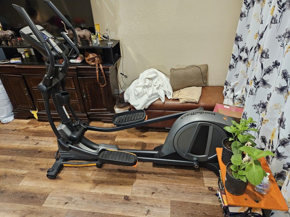 Nordic Track Eliptical Exercise Machine