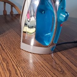 Large Sunbeam Iron w/Retractable Chord