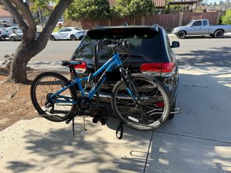 Hollywood Racks Trail Rider 2-Bike Hitch Rack - Folds Up Super Compact and solid!