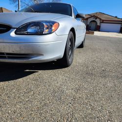 2000 Ford Taurus