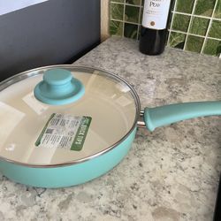 Brand New 2.5 Qt Sauté Pan With Glass Lid 